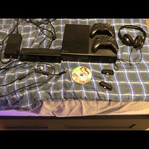 Xbox one 2 controllers 2 adapters gta5 hdmi cable